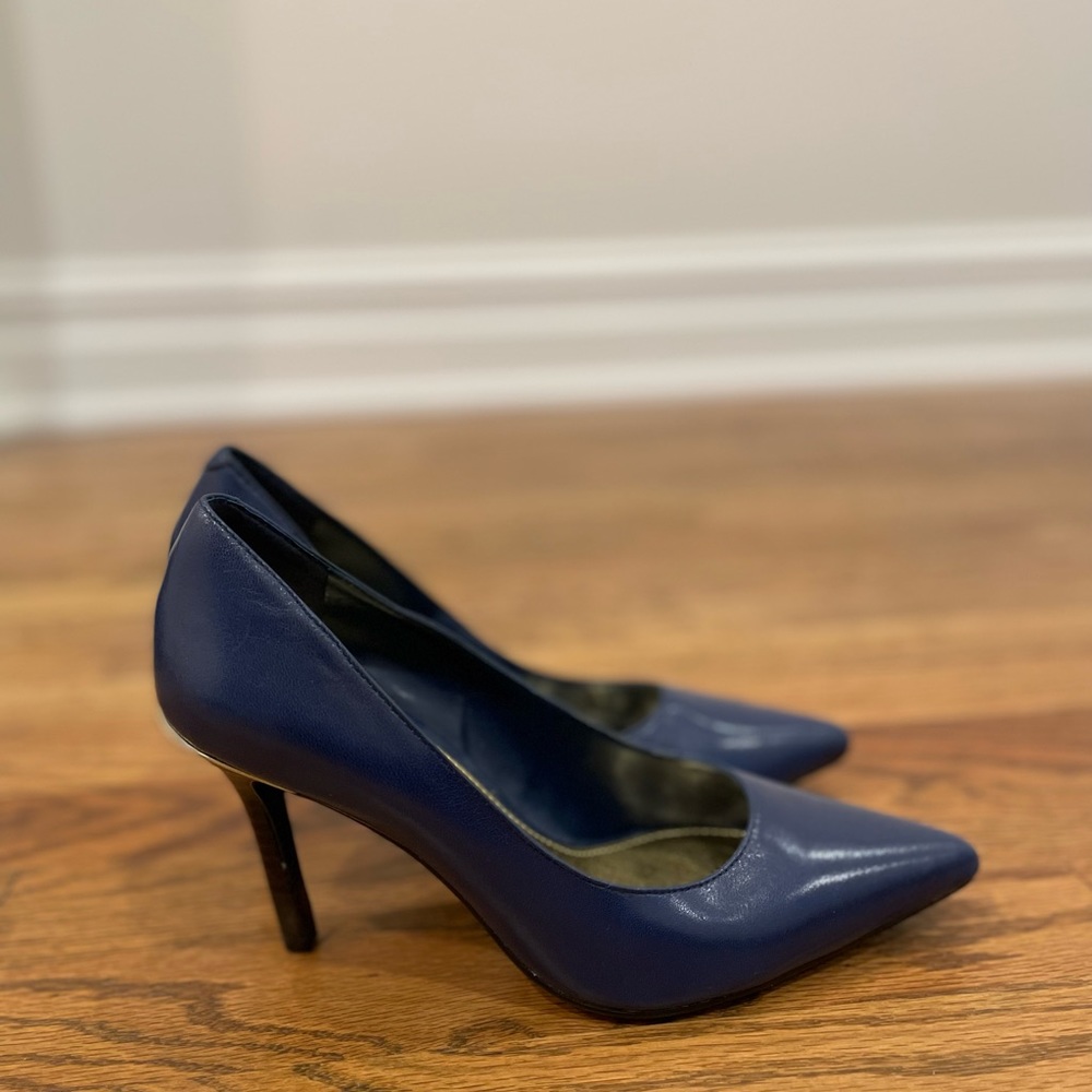 Lauren Ralph Lauren blue leather heel size 7; never worn!